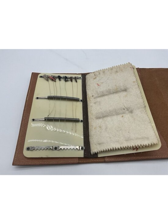 Common Sense Leather Fly Fish Wallet Leader W/ 20 Fly Holders-3 Felts 7" Long - Picture 3 of 12